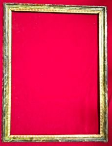 Cornice marchigiana del XVII° sec. laccata a finto marmo verde alpi e profilo interno dorato e intagliato luce cm.82 x 59 